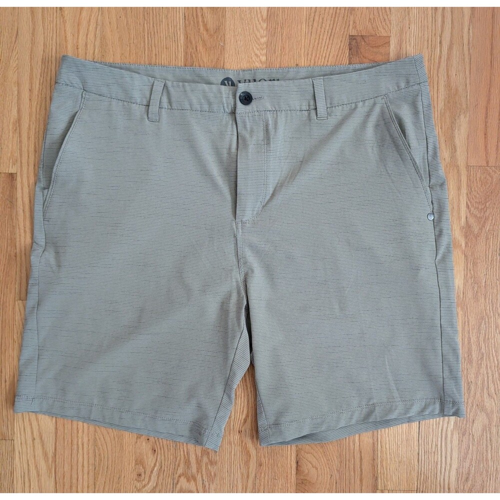 Vuori Men's Pebble Shorts Style V399 Quick Drying Golf Gray Mens Size 38